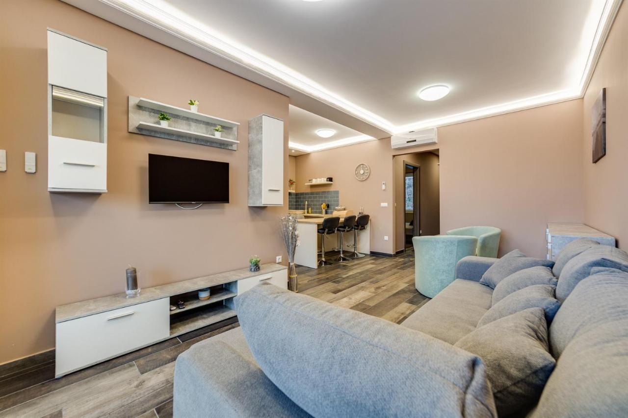 Forest Foeldvar Apartmanok By Bltn Balatonföldvár Zewnętrze zdjęcie